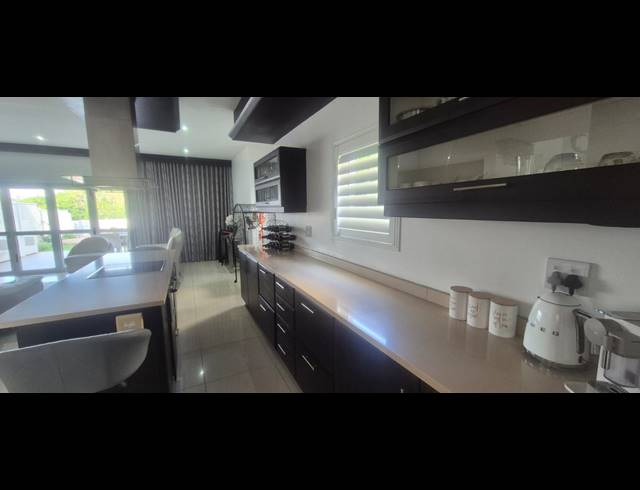 3 BEDROOM APARTMENT FOR SALE IN LA LUCIA RIDGE
